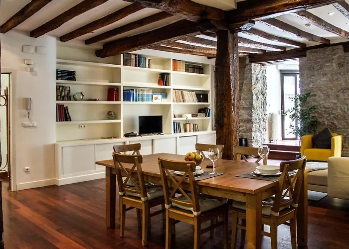 Central, Spacious And Authentic Family Apartment