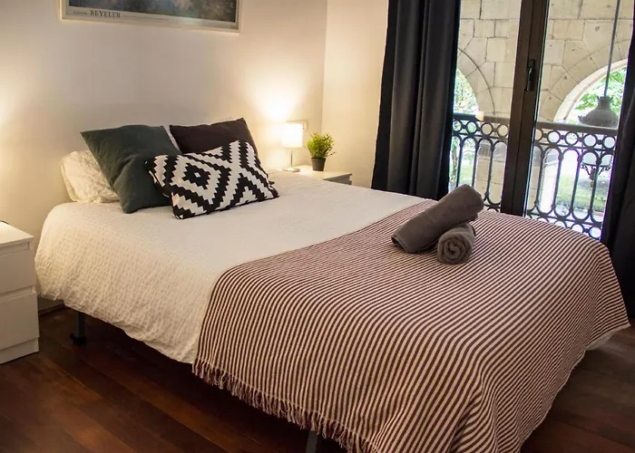 Central, Spacious And Authentic Family Apartment