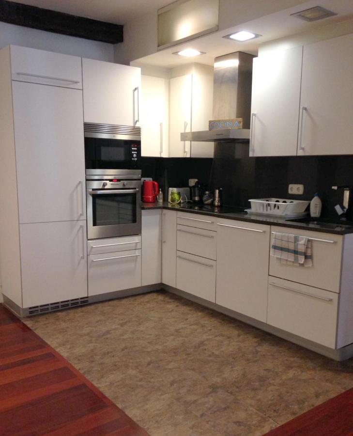 Central, Spacious And Authentic Family Apartamento
